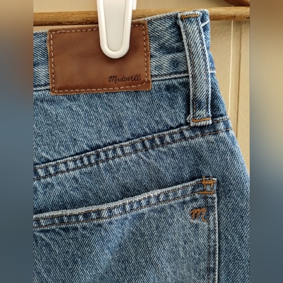 Madewell classic straight jean size 24, distressed with a raw hem - Picture 5 of 6